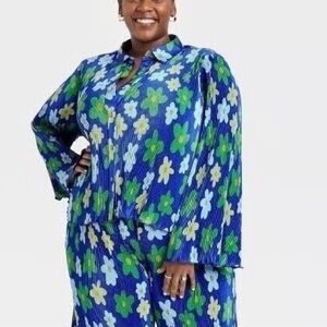 Sammy B x Target Plus Size Blue Floral Cropped Plisse Button Top XXL
